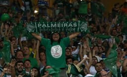 Com 23 mil ingressos vendidos contra o Linense, o Palmeiras irá superar a marca de três milhões de torcedores no Allianz Parque, nesta quinta-feira - faltam apenas 17 mil (público acumulado é de 2.983.655). O reformado estádio, antigo Palestra Itália, tem pouco mais de três anos de funcionamento. Confira os 15 maiores públicos nas 97 partidas disputadas da arena...