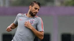 Henrique em treino do Corinthians