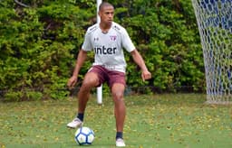 Bruno Alves deve ter a companhia de Arboleda ou Anderson Martins neste domingo