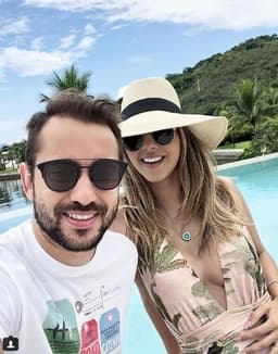 Everton Ribeiro comemora 11 anos de casado em Angra dos Reis