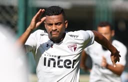 Reinaldo volta a ficar à disposição depois de cumprir suspensão no último domingo