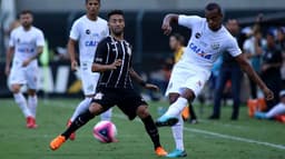 O Corinthians parecia ter o clássico controlado até a queda de energia no Pacaembu. O time não soube segurar a pressão adversária nos minutos finais e, após abrir o placar com Renê Júnior, sofreu o empate. Mas, ainda assim, os volantes foram os destaques do time de Carille no 1 a 1 diante do Santos, neste domingo. Confira as notas do L! (por William Correia)