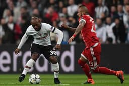 Vagner Love foi o destaque do Besiktas, marcando o gol de honra