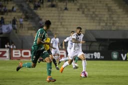 A torcida do Santos decepcionou no primeiro clássico da semifinal do Campeonato Paulista, com 16.916 pagantes no Pacaembu, público bem abaixo da média de 36.249 dos seis clássicos da primeira fase do Paulistão. Foram apenas 36 horas de vendas de ingressos, o que gerou reclamações dos torcedores. O Peixe tem saído da Vila com a meta de aumentar a arrecadação. Confira os públicos e renda dos clássicos do campeonato...