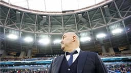 Já o técnico da Rússia, Stanislav Cherchesov, vai ter muito trabalho até a Copa