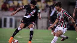 O Vasco conseguiu uma classificação heroica para a final do Carioca ao bater o Fluminense por 3 a 2, de virada, na noite desta quinta-feira, no Maracanã. O gol da vitória foi de Fabrício, aos 50 minutos do segundo tempo.&nbsp;Giovanni Augusto e Paulinho foram os grandes destaques do triunfo cruz-maltino. Confira todas as notas do LANCE! (por Bernardo Cruz)