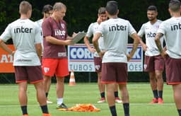 Aguirre comandou treinamento sem a presença da imprensa na manhã deste domingo