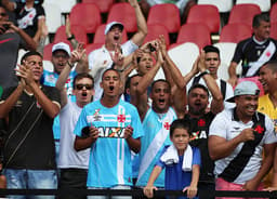 Torcedores do Vasco em São Januário. Confira a seguir outras imagens na galeria especial do LANCE!