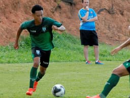 Matheus Santos, de 19 anos, é uma das opções do América Mineiro no ataque para o Brasileirão. O jogador já participou de um jogo oficial nesta temporada, pelo Campeonato Mineiro. Participou da Copa São Paulo de Futebol Júnior e fez dois jogos, marcando um gol.