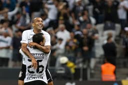 Sheik e Rodriguinho em vitória do Corinthians