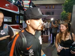 Fagner na chegada do Corinthians na Argentina