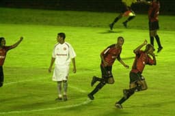 Vitória 3 x 1 Internacional pela Copa do Brasil em 2004