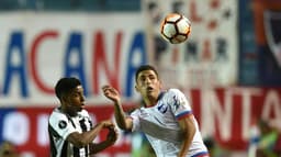 O Santos entrou classificado para as oitavas de final da Copa Libertadores e, aparentemente, interferiu no desempenho da equipe contra o Nacional, em Montevidéu. Apático, o Peixe não conseguiu se impôr e assistiu os uruguaios jogarem. O goleiro Vanderlei evitou uma derrota maior e o atacante Rodrygo foi o único destaque do time no setor ofensivo (por Yago Rudá).