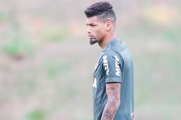 Juninho, zagueiro do Atlético-mg