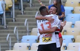 Dupla é dúvida para o jogo de quarta, contra o Rosario, mas pode pintar no time de Diego Aguirre