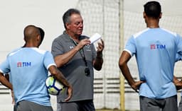 Abel Braga comanda treino no CT Pedro Antonio