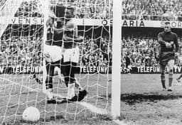 Copa de 1958 - Brasil passou pelos anfitriões suecos na decisão por 5 a 2, com brilho de Pelé&nbsp;