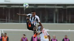 O Santos perdeu para o São Paulo neste domingo no Morumbi, por 1 a 0, pelo Brasileirão, e se complicou na tabela de classificação. O atacante Rodrygo foi um dos poucos que se salvou pelo Peixe, tentando criar boas jogadas pelas pontas. Confira as notas do LANCE! (por Ana Canhedo)