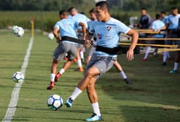 Marlon durante treino do Fluminense