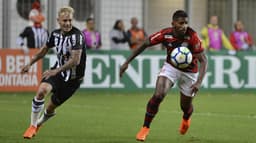 O Atlético-MG tinha 100% de aproveitamento no Independência pelo Campeonato Brasileiro, mas não conseguiu vencer o Flamengo e perdeu a chance de permanecer na liderança. Éverton Ribeiro marcou e o Flamengo saiu vitorioso por 1 a 0. Confira as notas do LANCE! (Por Marcello Neves - marcelloneves@lancenet.com.br)