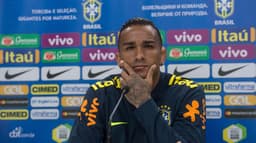 Danilo na coletiva em Londres