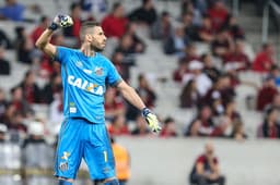 Na Arena da Baixada, Santos foi derrotado pelo Atlético-PR por 2 a 0 e segue sem vencer fora de casa no Brasileirão