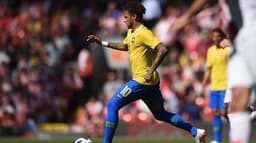 Neymar em ação contra a Croácia em Anfield