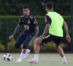 Fagner em treino com a Seleção