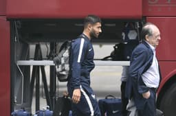 Nabil Fekir e Noel Le Graet, presidente da Federação Francesa