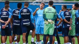 O elenco do Grêmio voltou a treinar após 10 dias de pausa