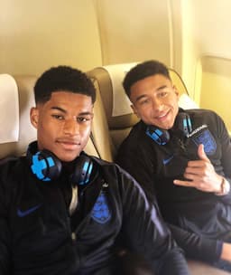 Rashford e Lingard - Embarque da Inglaterra para Rússia