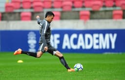 Lucca durante o treino do Internacional