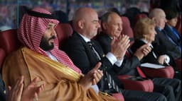 O presidente russo, por sinal, acompanhou a estreia ao lado de Mohammed bin Salman, príncipe saudita, e do presidente da Fifa, Gianni Infantino