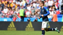 Antoine Griezmann, de pênalti, fez o primeiro gol francês