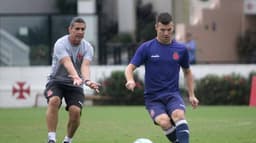 Wagner com o técnico Jorginho. Confira a seguir outras imagens na galeria especial do LANCE!