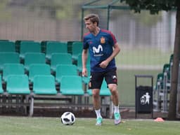 Nacho Monreal foi uma das ausências no treino da Espanha porque teve problema digestivo