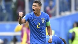 Thiago Silva em ação pela Seleção contra a Costa Rica: capitão e seguro