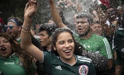 Quem também comemorou no sábado foi a torcida do México