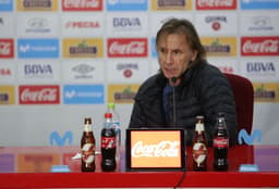 Ricardo Gareca durante coletiva na Federação Peruana de Futebol