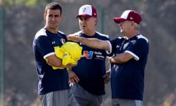 Marcelo de Oliveira com a comissão técnica do Fluminense