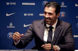 Buffon é apresentado no PSG