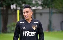 Cueva voltou a treinar no São Paulo na segunda-feira, mas pode nem jogar mais pelo clube