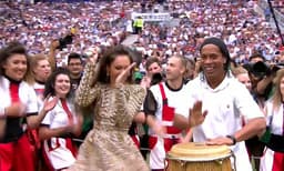 Ronaldinho Gaúcho na festa de encerramento da Copa do Mundo