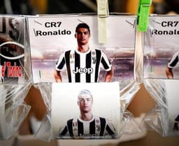 Cristiano Ronaldo em rolo de papel higiênico - Juventus