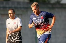 Treino do Vasco desta quarta-feira no CT das Vargens teve Maxi López. Veja a seguir a galeria especial do LANCE!