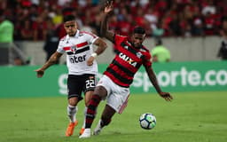 Na volta do Campeonato Brasileiro depois da Copa do Mundo, o São Paulo venceu o líder da competição. Rojas estreou com desenvoltura e habilidade e ainda deu a assistência que definiu a vitória por 1 a 0 sobre o Flamengo, no Maracanã. Everton que balançou as redes e, ao lado do equatoriano, foi o destaque do Tricolor. (Notas por William Correia)