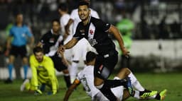 O Vasco esteve próximo de somar três pontos no clássico contra o Fluminense, nesta quinta-feira, em São Januário. Um descuido, porém, na etapa final, acabou tirando o gosto da vitória do Cruz-Maltino. Martin Silva, Andrés Rios e Ricardo Graça foram os destaques. Confira, a seguir, as notas do LANCE! (avaliações por Luiza Sá - luizasa@lancenet.com.br)