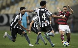 O apagão do Botafogo nos primeiros minutos do clássico foi fatal. Melhor para o Flamengo que aproveitou os descuidos e venceu por 2 a 0 neste sábado, no Maracanã. Quem ficou devendo no revés? Luis Ricardo e Rodrigo Aguirre, que receberam as piores avaliações. Confira, a seguir, as notas do LANCE! (Por Lazlo Dalfovo - lazlodalfovo@lancenet.com.br).