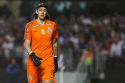 Após ser o melhor do jogo contra o Botafogo, na quarta, Cássio viveu o outro lado da moeda em derrota por 3 a 1 para o São Paulo. O goleiro foi mal e recebeu a nota mais baixa entre os jogadores do Timão. Veja avaliações - Por Guilherme Amaro (guilhermeamaro@lancenet.com.br)