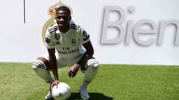 Vinícius Júnior, atacante, 18 anos, do Flamengo para o Real Madrid (ESP)